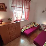 Rodinne Vlatka S Velkym Pozemkom 아파트