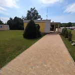 Rodinne Vlatka S Velkym Pozemkom 아파트