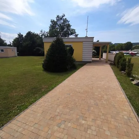 Rodinne Vlatka S Velkym Pozemkom Apartment
