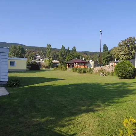 Rodinne Vlatka S Velkym Pozemkom Kaluža