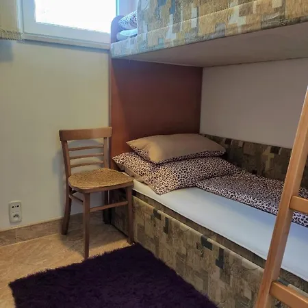 Rodinne Vlatka S Velkym Pozemkom *