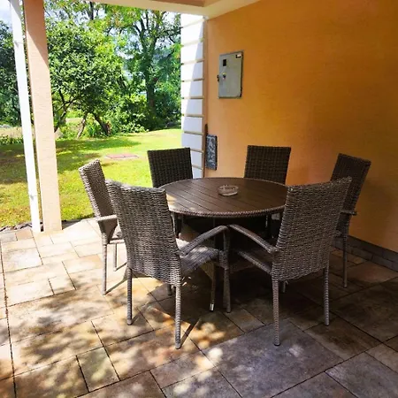 Rodinne Vlatka S Velkym Pozemkom