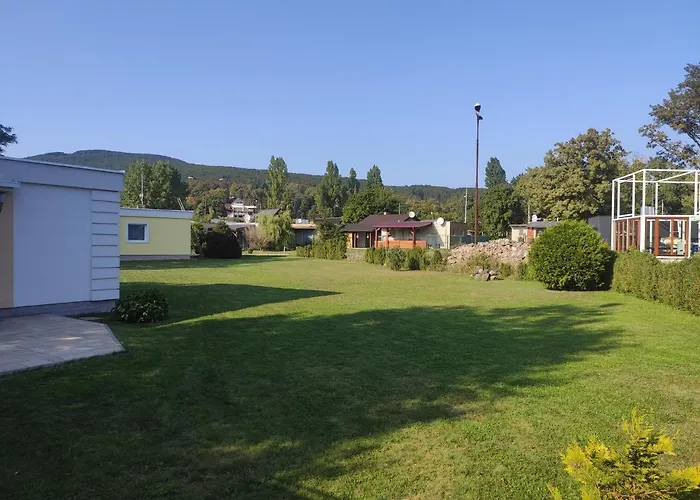 Rodinné Vlatka S Veľkým Pozemkom Kaluža