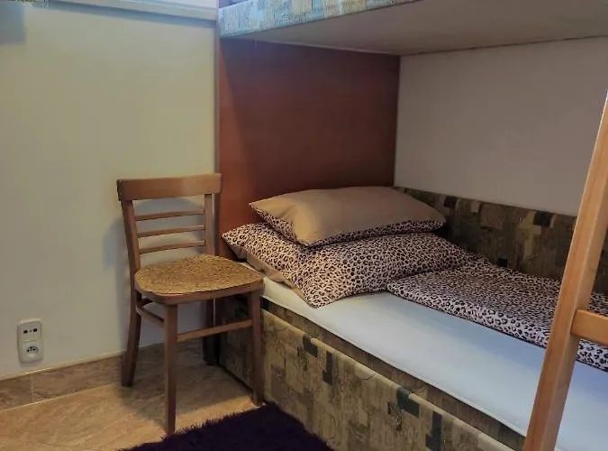 Rodinné Vlatka S Veľkým Pozemkom *